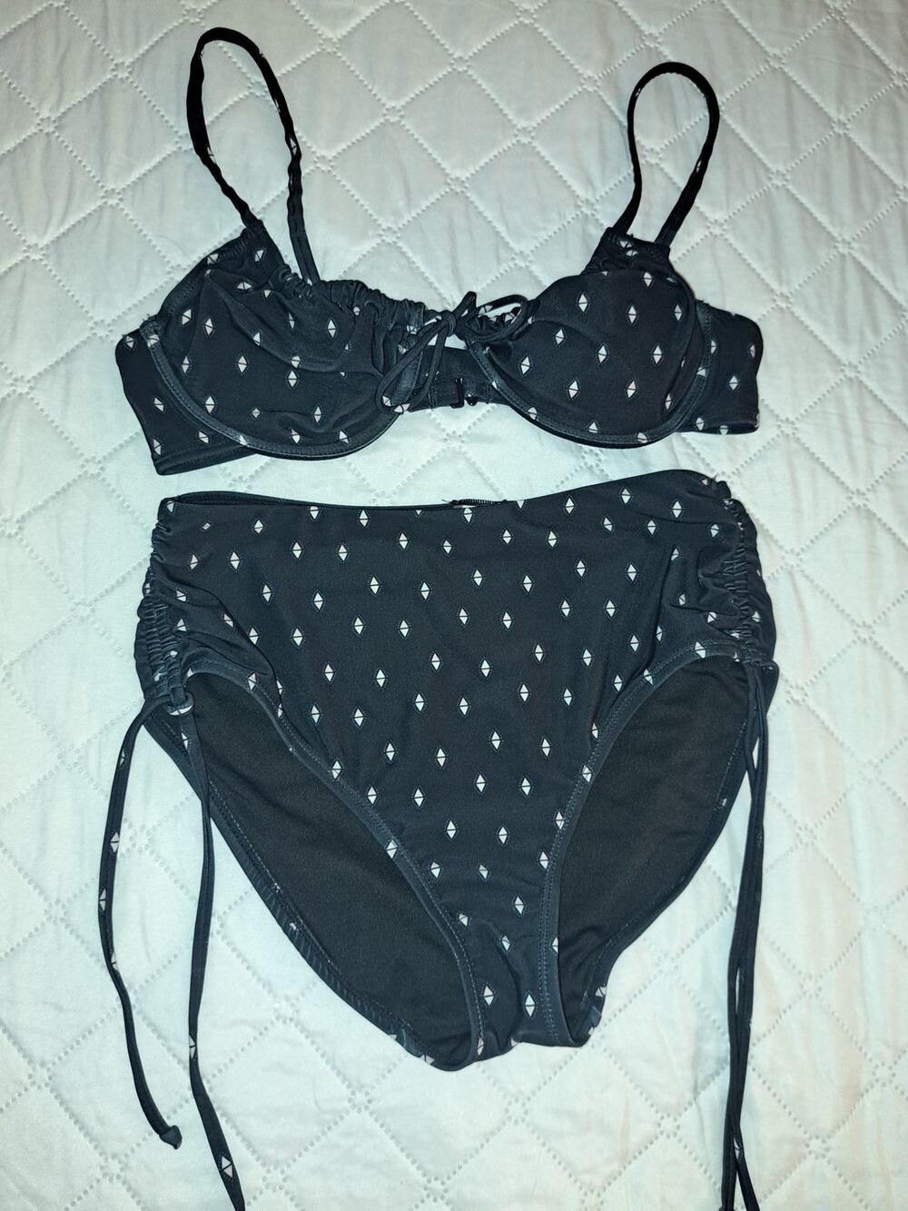 Women's Black and White Old Navy Bikini Top and Bottom Size Small